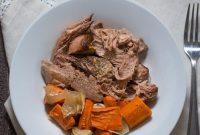 Comforting Slow Cooker Chuck Roast with Sweet Carrots
