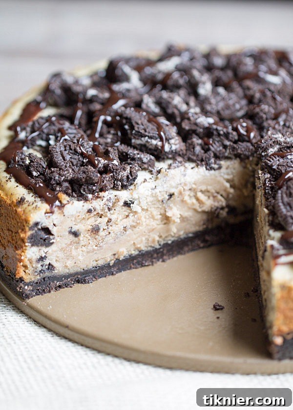 Peanut Butter Oreo Dream Cheesecake 3 The BEST Peanut Butter Oreo Cheesecake. This creamy peanut butter cheesecake is filled and topped with Oreo cookies and drizzled with hot fudge! | This Gal Cooks