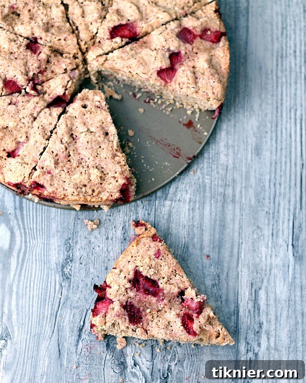 Vegan Strawberry Scone Tarts. Start your day the healthy way with these little treats. Made with fresh strawberries and perfectly vegan! From www.thisgalcooks.com #strawberryrecipes #vegan