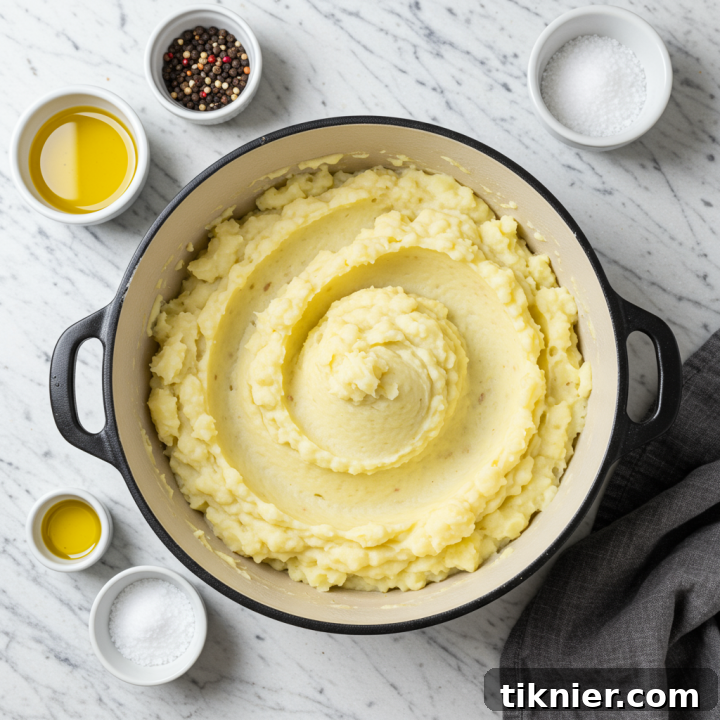 Fast, Easy, Creamy Mashed Potatoes Recipe (Perfect For Thanksgiving)