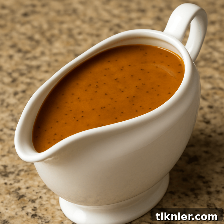 The Perfect Turkey Gravy Recipe For Thanksgiving (And It's So Easy!)