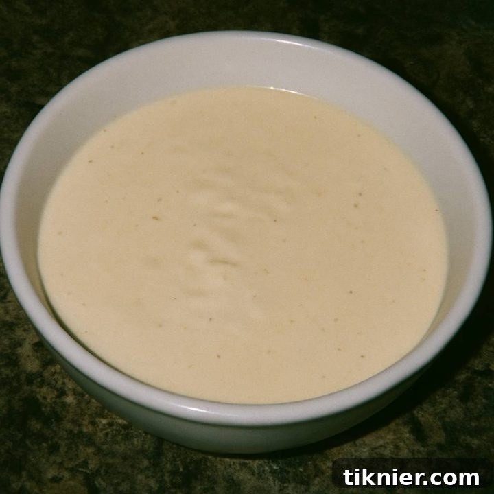 Easy, Homemade Olive Garden Alfredo Sauce (Copycat Recipe)