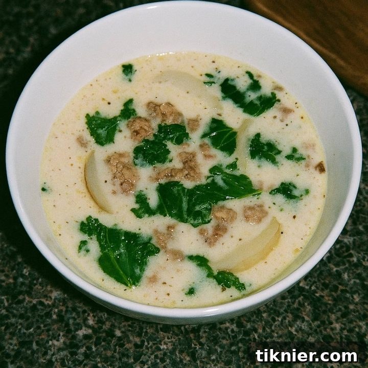 Easy, Homemade Olive Garden Zuppa Toscana (Copycat Recipe)