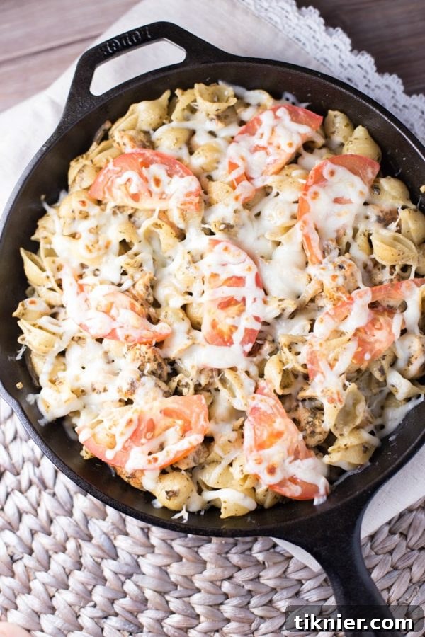 Creamy one-pot pasta with spinach, mushrooms, and chicken, a comforting and easy weeknight meal.