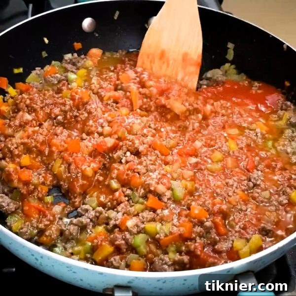 perfect-ground-beef-casserole-add-tomato-sauce
